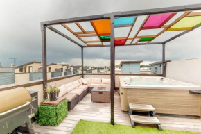 Sloan Lake’s Rooftop Oasis